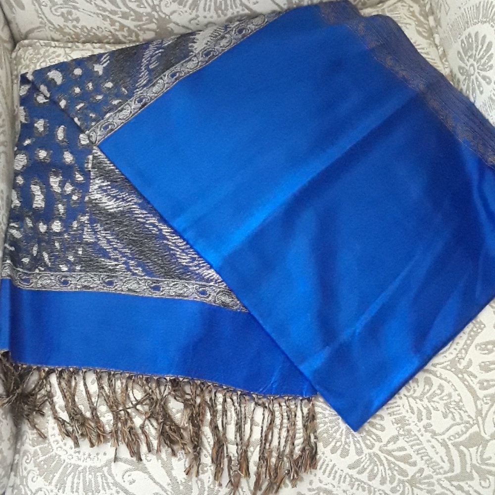 NWOT Beautiful Royal Blue Scarf